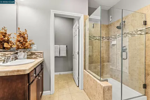 Bath - 4763 Perugia St, Dublin, CA 94568 photo 3 of 4