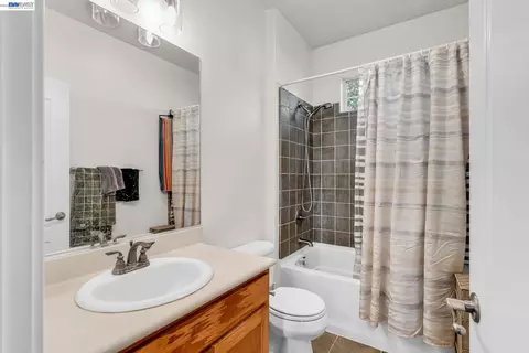 Bath - 6003 Old Quarry Loop, Oakland, CA 94605 photo 2 of 2