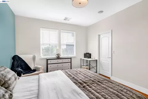 Bedroom - 6003 Old Quarry Loop, Oakland, CA 94605 photo 4 of 4