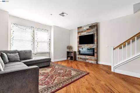 Living - 6003 Old Quarry Loop, Oakland, CA 94605 photo 2 of 5