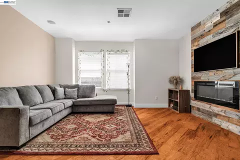 Living - 6003 Old Quarry Loop, Oakland, CA 94605 photo 1 of 5