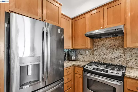 Kitchen - 6003 Old Quarry Loop, Oakland, CA 94605 photo 3 of 4