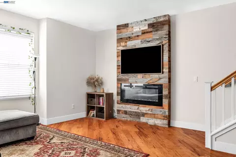 Living - 6003 Old Quarry Loop, Oakland, CA 94605 photo 3 of 5