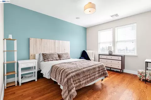 Bedroom - 6003 Old Quarry Loop, Oakland, CA 94605 photo 1 of 4