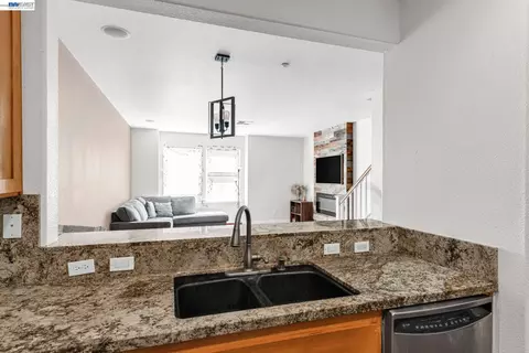 Kitchen - 6003 Old Quarry Loop, Oakland, CA 94605 photo 4 of 4