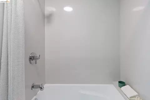 Bath - 1048 Kains Ave, Albany, CA 94706 photo 5 of 6