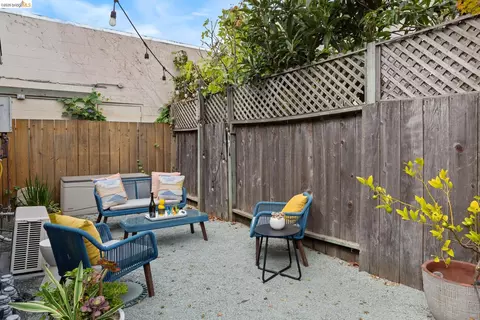 Exterior - 1048 Kains Ave, Albany, CA 94706 photo 8 of 14