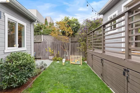 Exterior - 1048 Kains Ave, Albany, CA 94706 photo 10 of 14