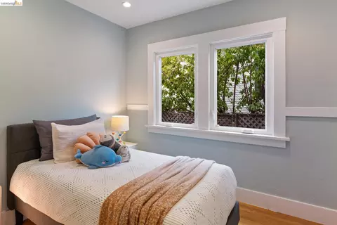 Bedroom - 1048 Kains Ave, Albany, CA 94706 photo 5 of 5