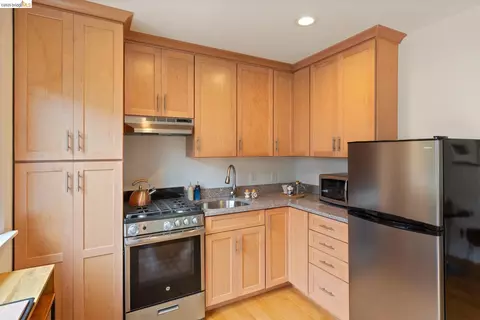 Kitchen - 1048 Kains Ave, Albany, CA 94706 photo 7 of 9
