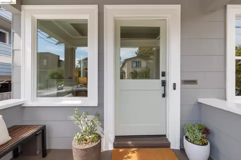 Entry Way - 1048 Kains Ave, Albany, CA 94706 photo 1 of 2