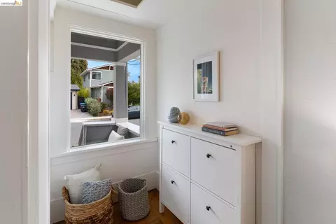 Entry Way - 1048 Kains Ave, Albany, CA 94706 photo 2 of 2
