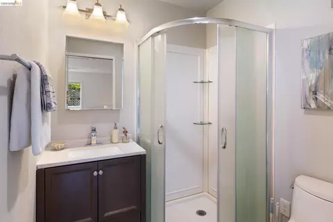 Bath - 1048 Kains Ave, Albany, CA 94706 photo 6 of 6