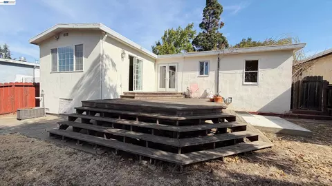 Exterior - 640 E L St, Benicia, CA 94510 photo 5 of 6