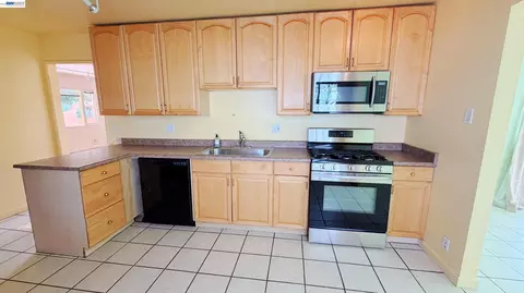 Kitchen - 640 E L St, Benicia, CA 94510 photo 1 of 3