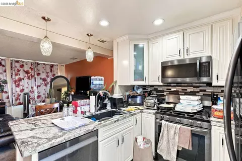 Kitchen - 1530 Stuart St, Berkeley, CA 94703 photo 3 of 4