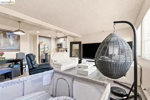 Living - 1530 Stuart St, Berkeley, CA 94703 photo 2 of 4