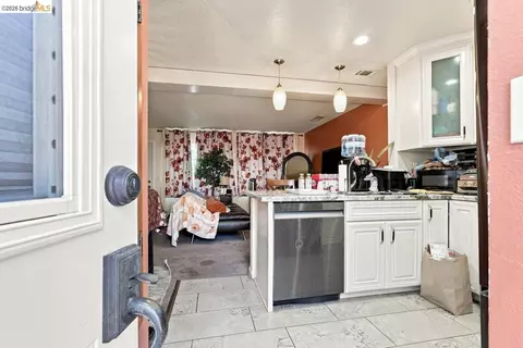 Entry Way - 1530 Stuart St, Berkeley, CA 94703 photo 2 of 2