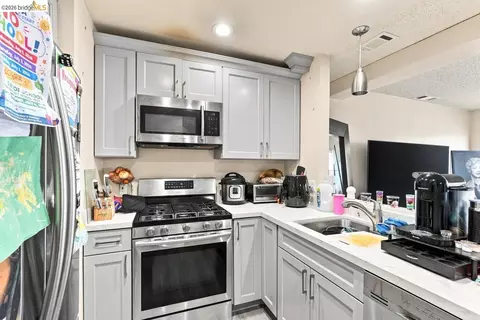 Kitchen - 1530 Stuart St, Berkeley, CA 94703 photo 2 of 4