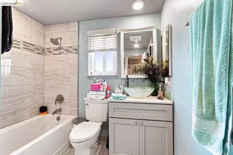 Bath - 1530 Stuart St, Berkeley, CA 94703 photo 2 of 3