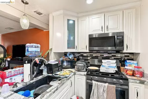 Kitchen - 1530 Stuart St, Berkeley, CA 94703 photo 4 of 4