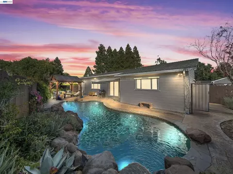 1949 Hollis Ct, Concord, CA 94518