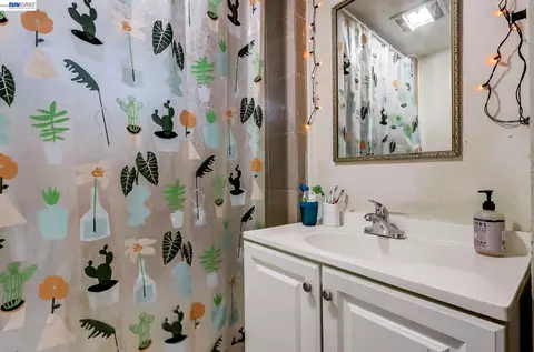 Bath - 615 Sheridan St, Vallejo, CA 94590 photo 8 of 10