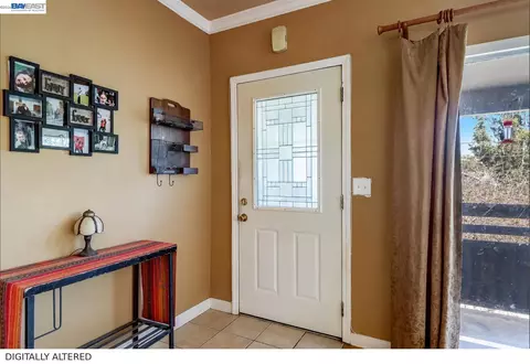 Entry Way - 615 Sheridan St, Vallejo, CA 94590 photo 2 of 3