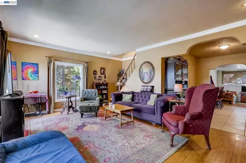 Living - 615 Sheridan St, Vallejo, CA 94590 photo 4 of 10