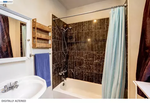 Bath - 615 Sheridan St, Vallejo, CA 94590 photo 5 of 10