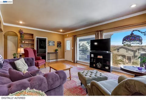 Living - 615 Sheridan St, Vallejo, CA 94590 photo 5 of 10