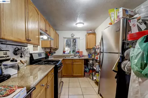 Kitchen - 615 Sheridan St, Vallejo, CA 94590 photo 3 of 8