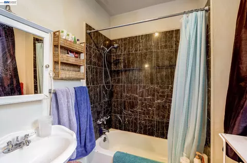 Bath - 615 Sheridan St, Vallejo, CA 94590 photo 6 of 10