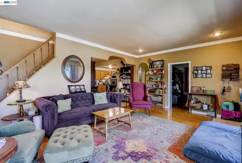 Living - 615 Sheridan St, Vallejo, CA 94590 photo 8 of 10