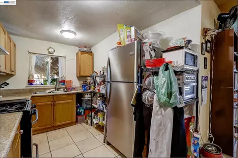 Kitchen - 615 Sheridan St, Vallejo, CA 94590 photo 6 of 8