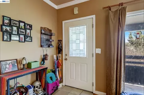 Entry Way - 615 Sheridan St, Vallejo, CA 94590 photo 3 of 3