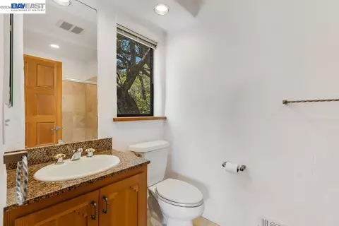 Bath - 1302 Westview Dr, Berkeley, CA 94705 photo 2 of 8