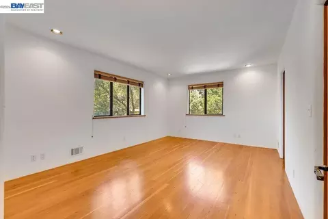 Bedroom - 1302 Westview Dr, Berkeley, CA 94705 photo 11 of 14