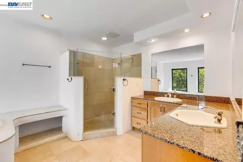 Bath - 1302 Westview Dr, Berkeley, CA 94705 photo 4 of 8