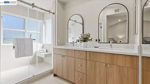 Bath - 34480 Alberta Ter, Fremont, CA 94555 photo 2 of 5