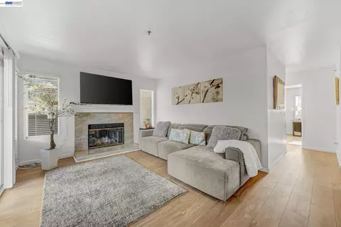 665 Dartmore Ln #257, Hayward, CA 94544
