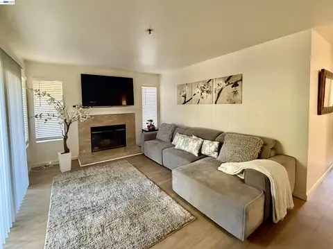 665 Dartmore Ln #257, Hayward, CA 94544
