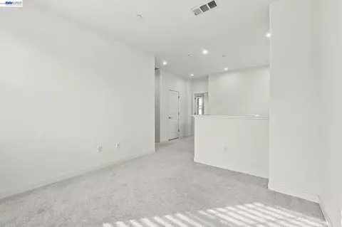 Living - 617 Whisper Ln, Pittsburg, CA 94565 photo 3 of 3