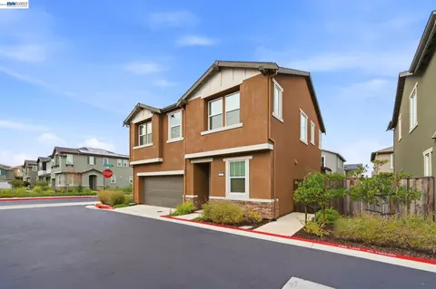 Exterior - 617 Whisper Ln, Pittsburg, CA 94565 photo 4 of 11