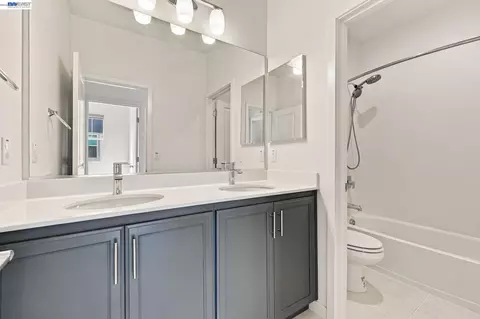 Bath - 617 Whisper Ln, Pittsburg, CA 94565 photo 4 of 6