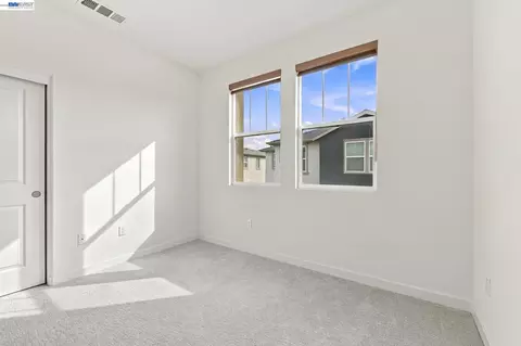 Bedroom - 617 Whisper Ln, Pittsburg, CA 94565 photo 14 of 18