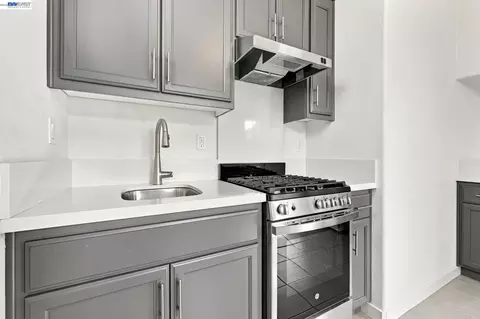 Kitchen - 617 Whisper Ln, Pittsburg, CA 94565 photo 5 of 6