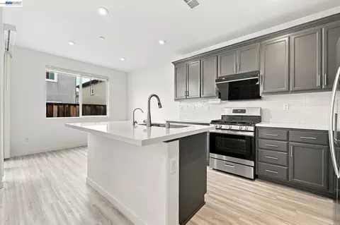 Kitchen - 617 Whisper Ln, Pittsburg, CA 94565 photo 1 of 6