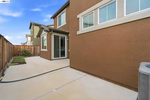 Exterior - 617 Whisper Ln, Pittsburg, CA 94565 photo 8 of 11