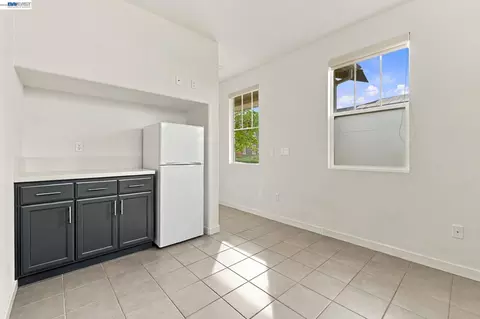 Kitchen - 617 Whisper Ln, Pittsburg, CA 94565 photo 6 of 6
